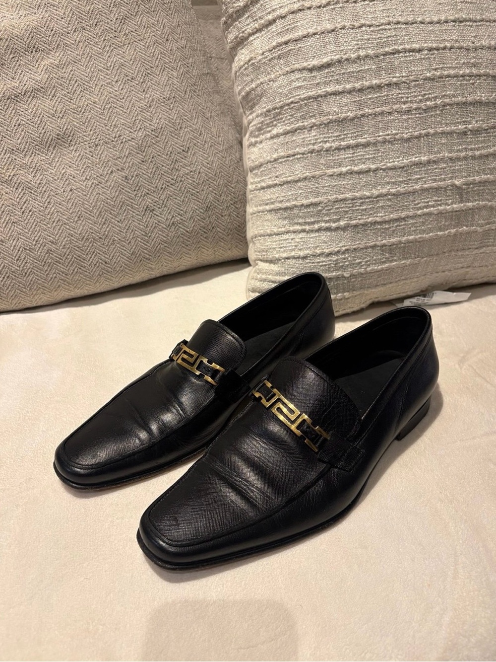 Versace men shoes Black Leather Men's Slip-On Loafers with Gold Chain Accent